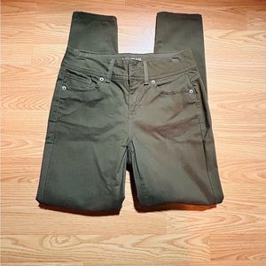 NWOT ARMY GREEN SKINNY JEANS